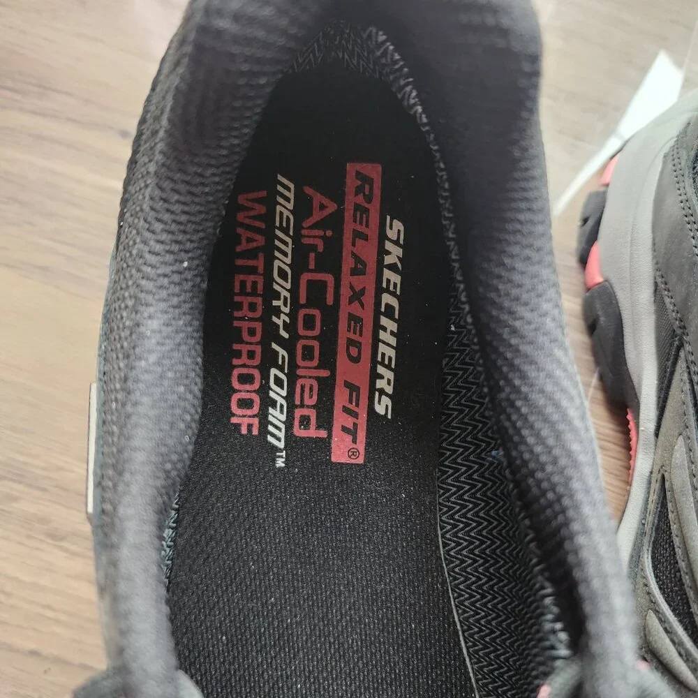 Ladies Black & Pink Waterproff Skechers Size 9 NEW - Picture 10 of 11